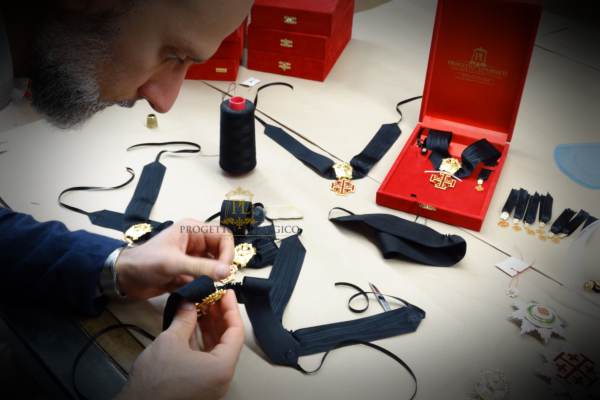 realizzazione insegne santo sepolcro realizzazione insegne santo sepolcro