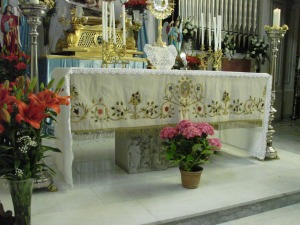 mantovana tovaglia altare