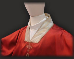 casula gotica rossa ricamata