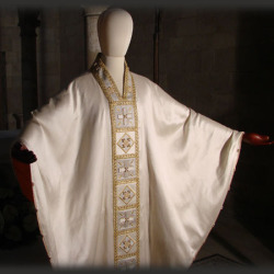 casula-bianca-solenne-medievale